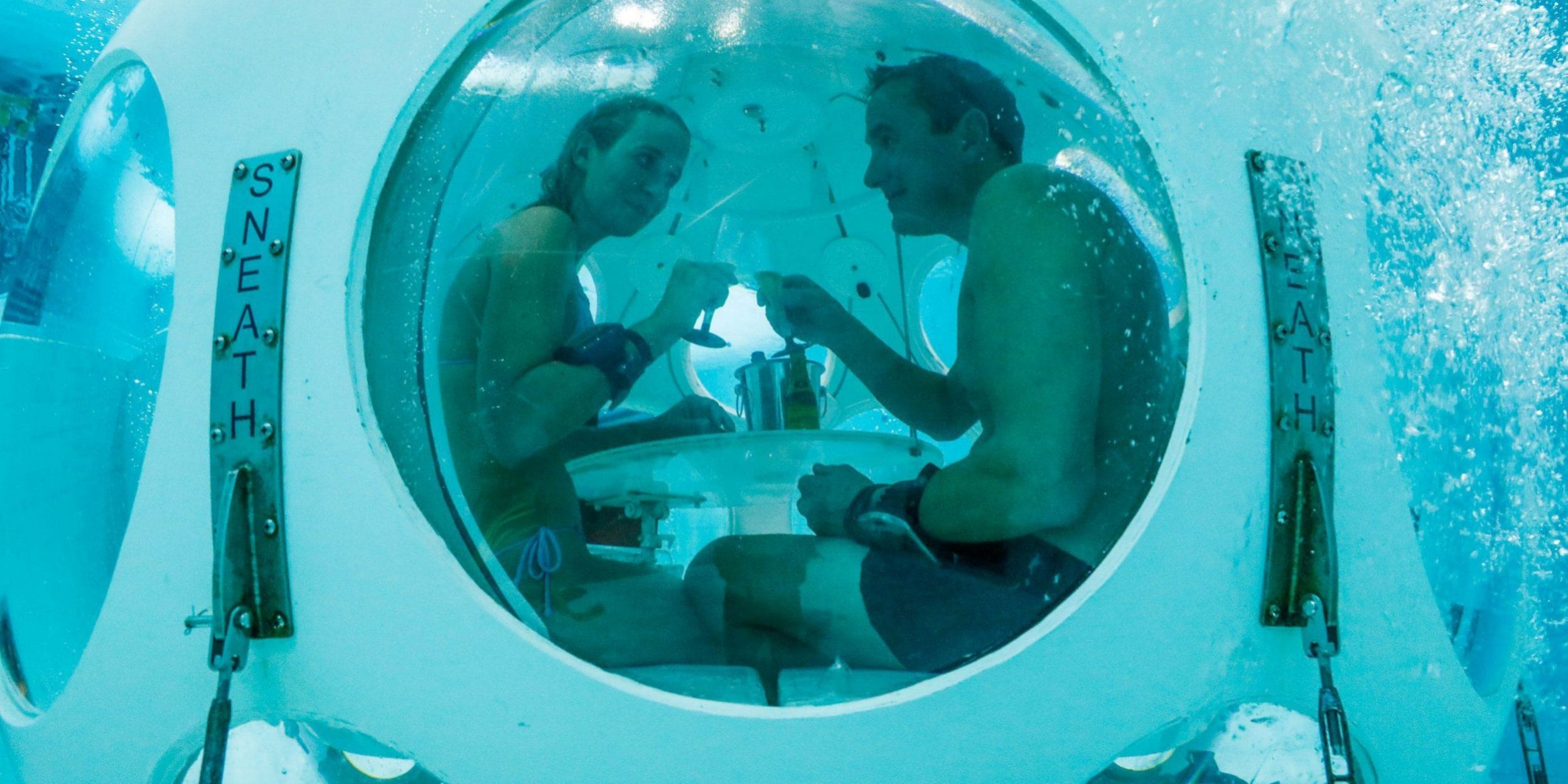 Cenarías en este restaurante en el fondo de una alberca-min